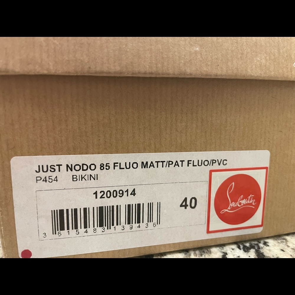 Christian Louboutin Worn once (Just Nodo)